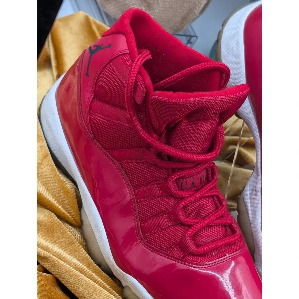 Jordan 11 Retro Win Like 96 Men's Size 9.5 Red Patent Leather Sneakers